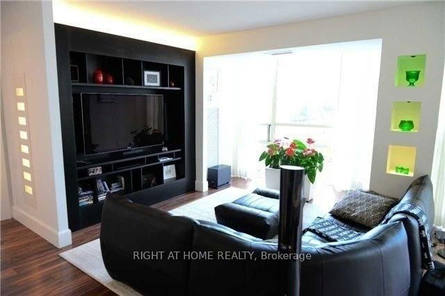 505 - 50 Eglinton Avenue W