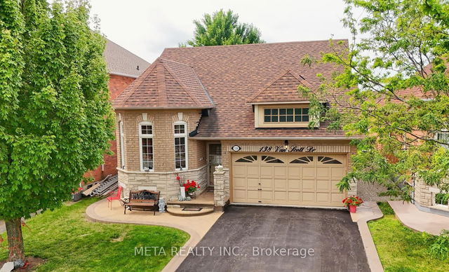 UPPER - 138 Van scott Drive N
