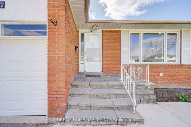 Upper - 1323 Shamir Crescent