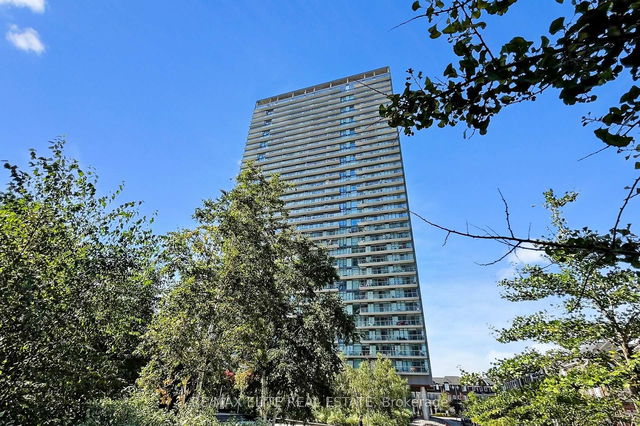 2004 - 105 The Queensway Avenue