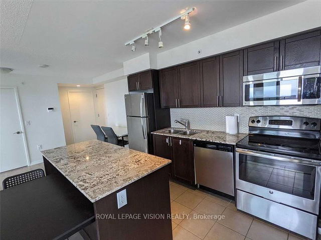 914 - 830 Lawrence Avenue W