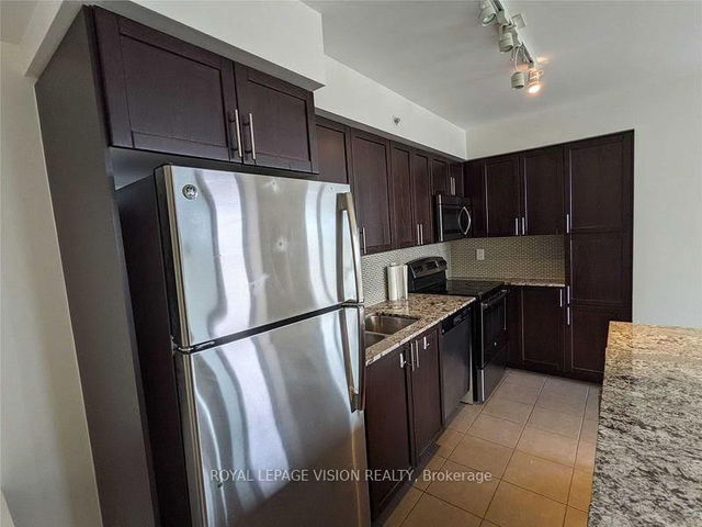 914 - 830 Lawrence Avenue W
