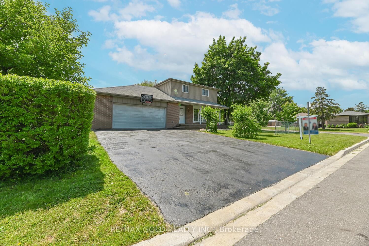 Detached House for sale at 2 Flavian Crescent, Brampton, Ontario, L6T 3P3 - Southgate - MLS: W12220792