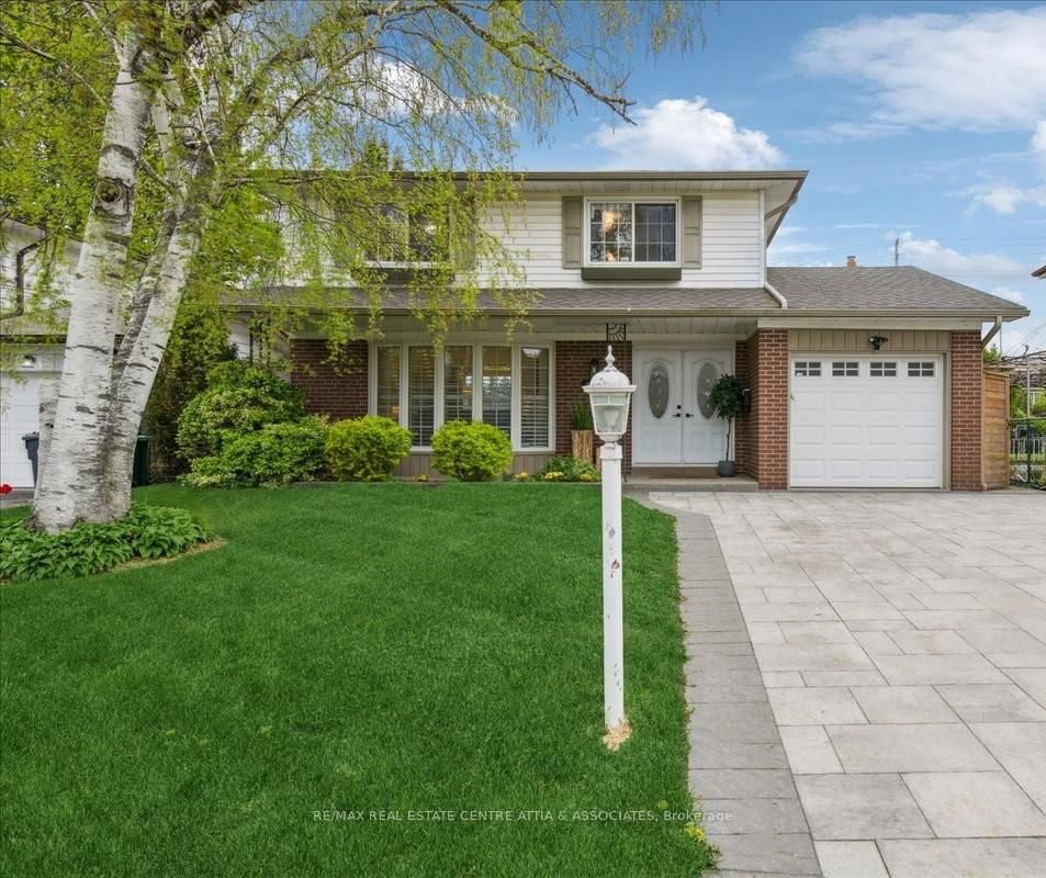 Detached House for sale at 1334 Strathy Avenue, Mississauga, Ontario, L5E 2L2 - Lakeview - MLS: W12220913