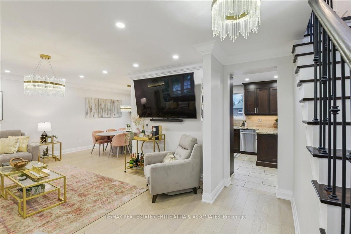 Detached House for sale at 1334 Strathy Avenue, Mississauga, Ontario, L5E 2L2 - Lakeview - MLS: W12220913