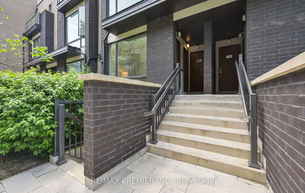 88 - 30 Fieldway Road W 4