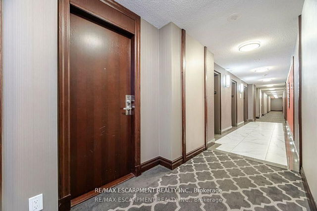 1617 - 335 Rathburn Road W