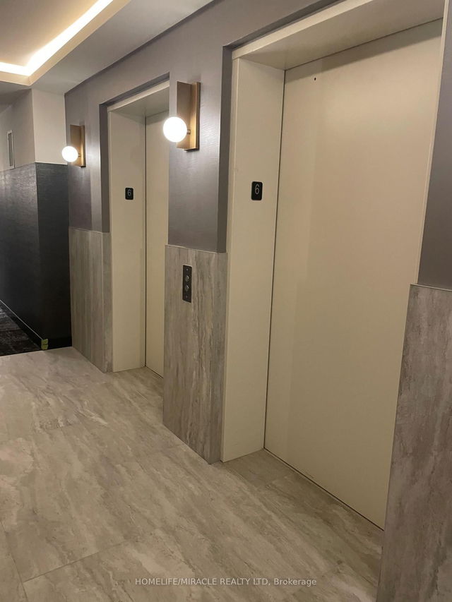 624 - 2485 Eglinton Avenue W