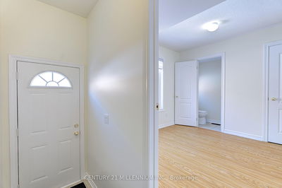 3 Hobart Gdns, Brampton - Heart Lake East image-0-4
