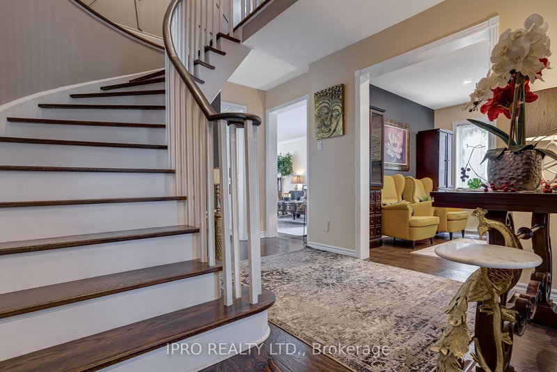 3363 Columbine Cres, Mississauga, L5N 6A8 | Image 3