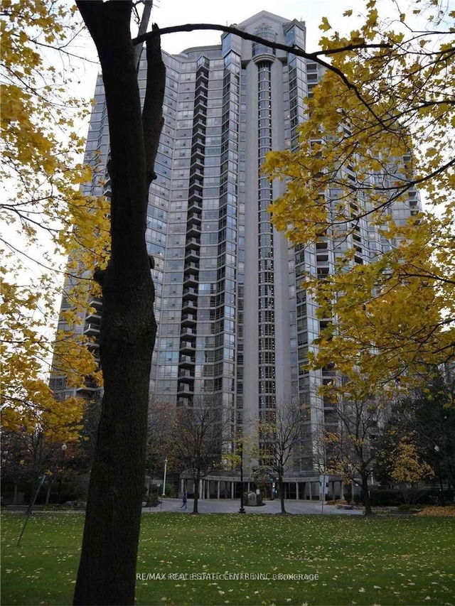 401 - 45 Kingsbridge Garden Circle