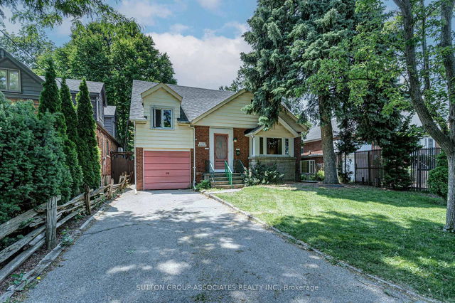 8 Monkton Avenue