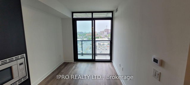 821 - 86 Dundas Street E