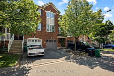 Townhouse sold at 70-271 Richvale Drive, Brampton, Ontario, L6Z 4W7 - Heart Lake East - MLS: W12222941