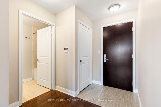 909 - 50 Absolute Avenue