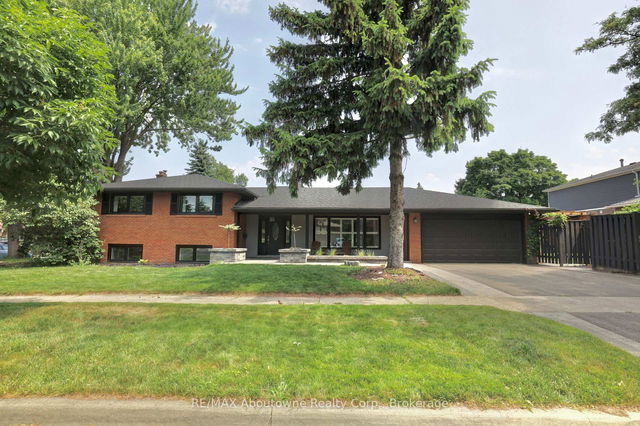 1913 Steepbank Crescent