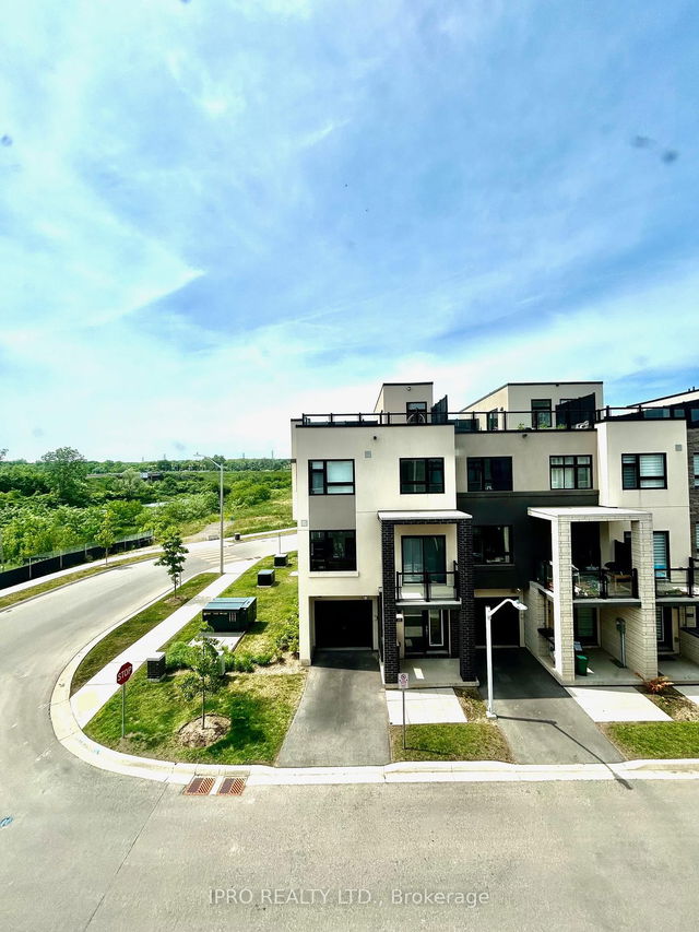 41 - 1095 Cooke Boulevard