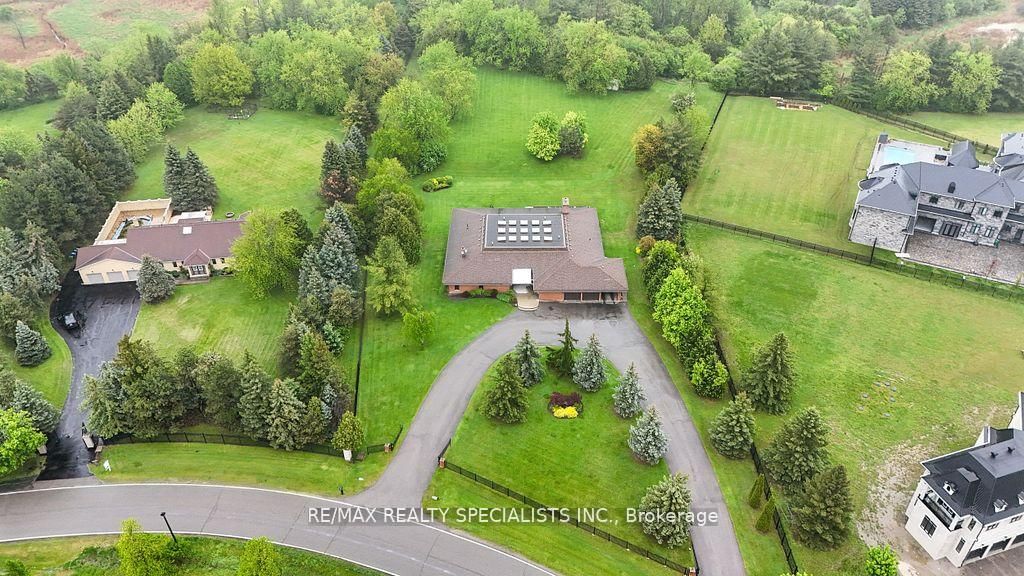 Detached House for sale at 24 Rosegarden Drive, Brampton, Ontario, L6P 0E6 - Toronto Gore Rural Estate - MLS: W12223882