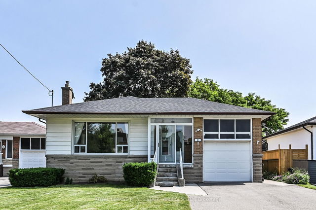 8 Baskerville Crescent