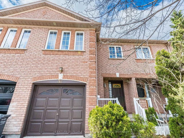 32 Twin Pines Crescent