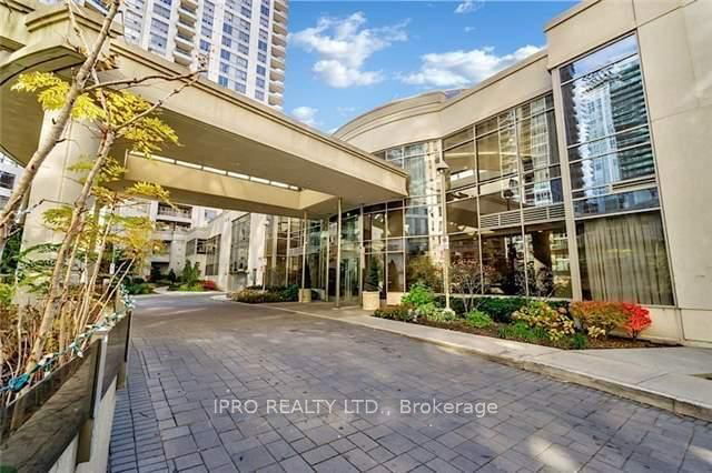919 - 3888 Duke of York Boulevard