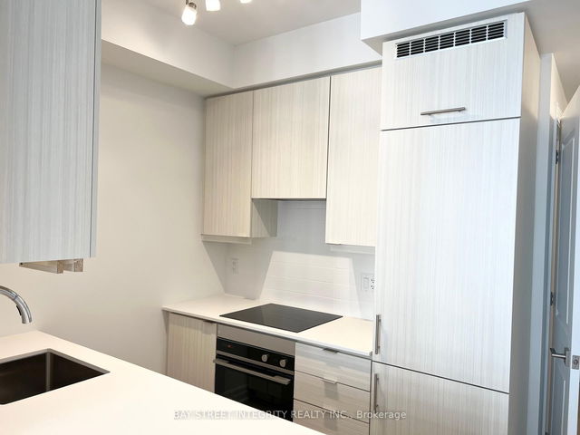 3204 - 36 Elm Drive W