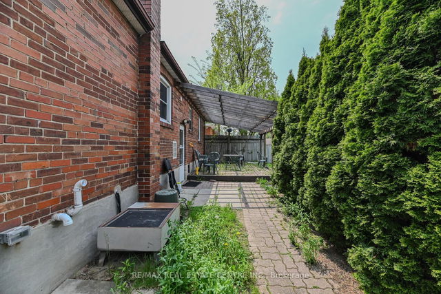 Lower 1 - 573 Exbury Crescent