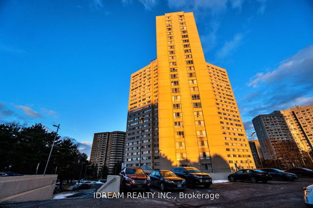 211 - 3700 Kaneff Crescent