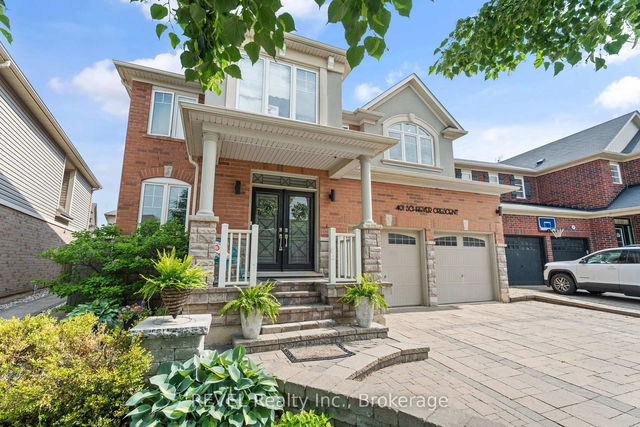 401 Schreyer Crescent