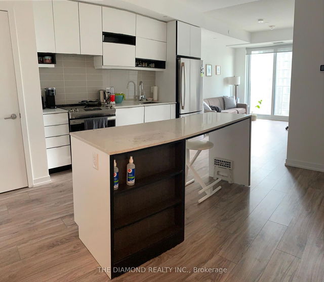 2711 - 4065 Confederation Parkway