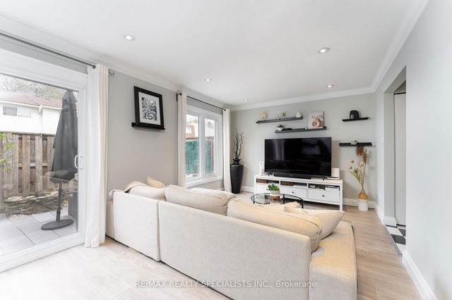 4 - 2230 Upper Middle Road