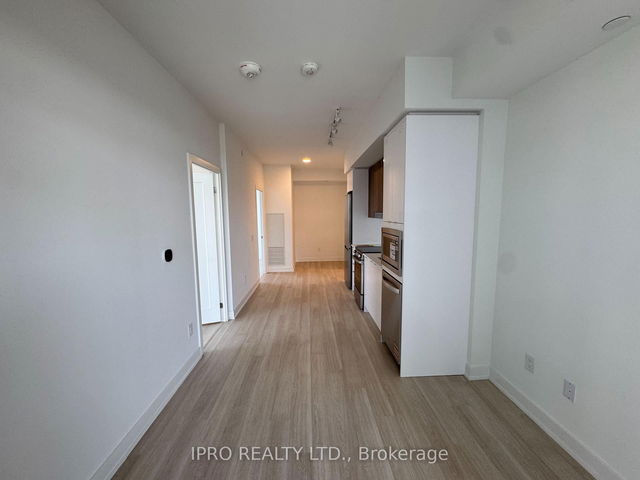 #811 - 5105 Hurontario Street N