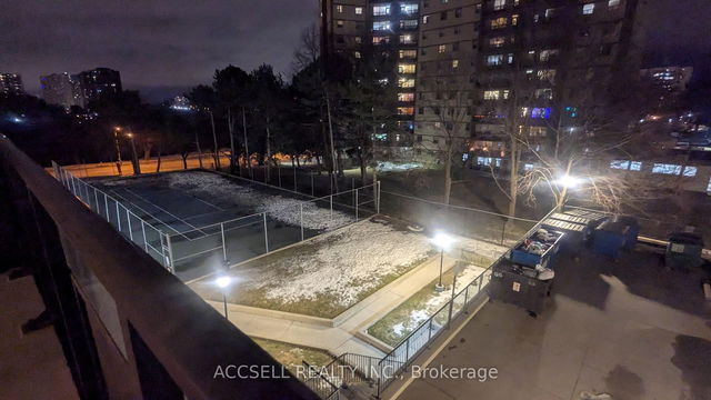 307 - 15 La Rose Avenue