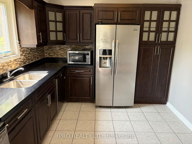 3255 Anderson Crescent