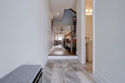 708 Kennedy Circ, Milton - Beaty image-0-3
