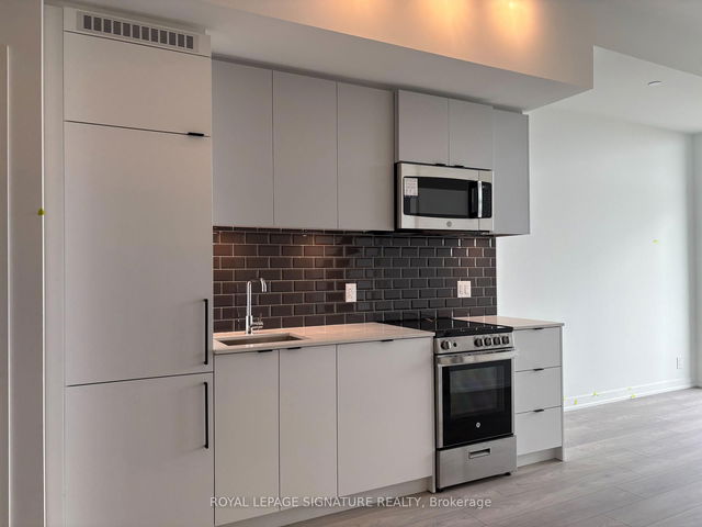 1108 - 285 Dufferin Street