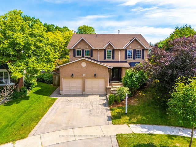 2046 PARKLANE Crescent