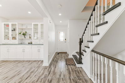 37 Newbridge Cres, Brampton - Westgate image-0-4