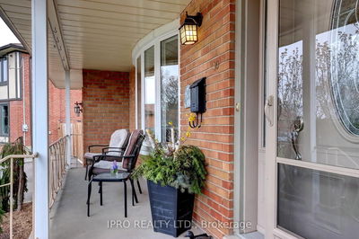 10 CHESTNUT Ave, Brampton - Northwood Park image-0-4