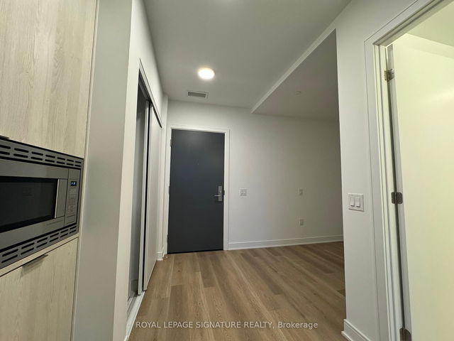 701 - 86 Dundas Street E
