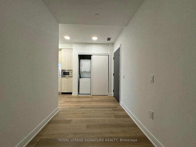 701 - 86 Dundas Street E