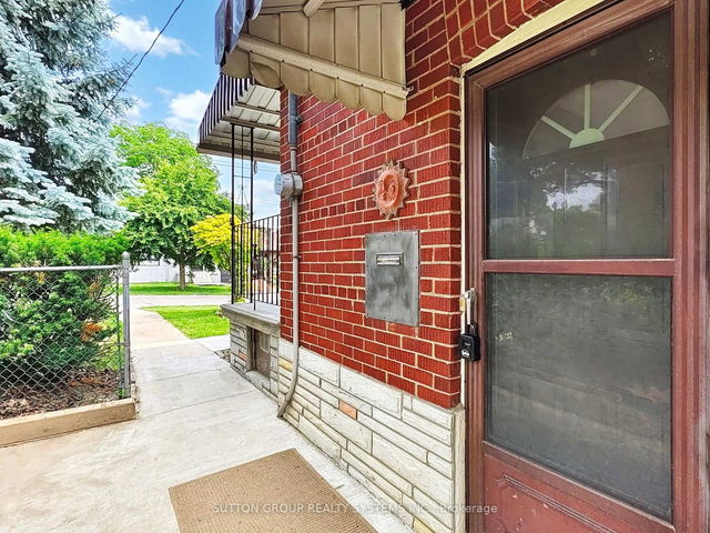 LOWER - 15 Leggett Avenue