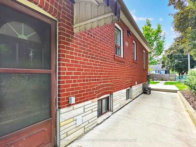 LOWER - 15 Leggett Avenue