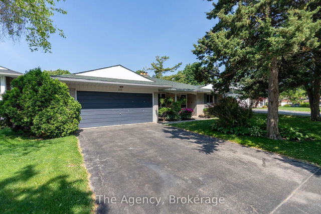 30 Deanewood Crescent