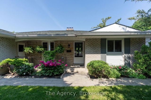 30 Deanewood Crescent