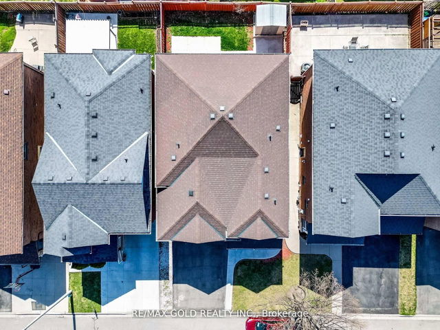 10 Chestermere Crescent