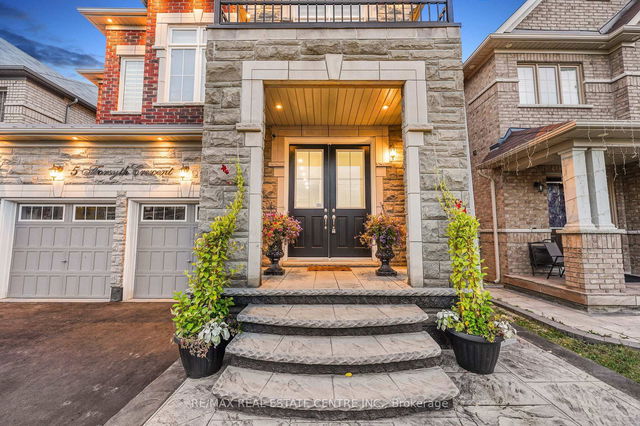 5 Forsyth Crescent E