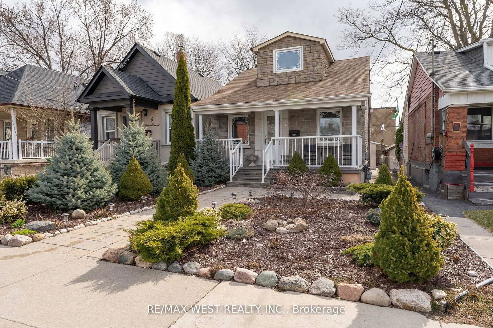 Detached House for sale at 7 Bernice Crescent, Toronto, Ontario, M6N 1W7 - Rockcliffe-Smythe - MLS: W12231964