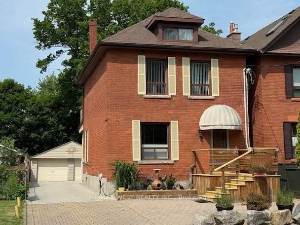 450 Quebec Avenue
