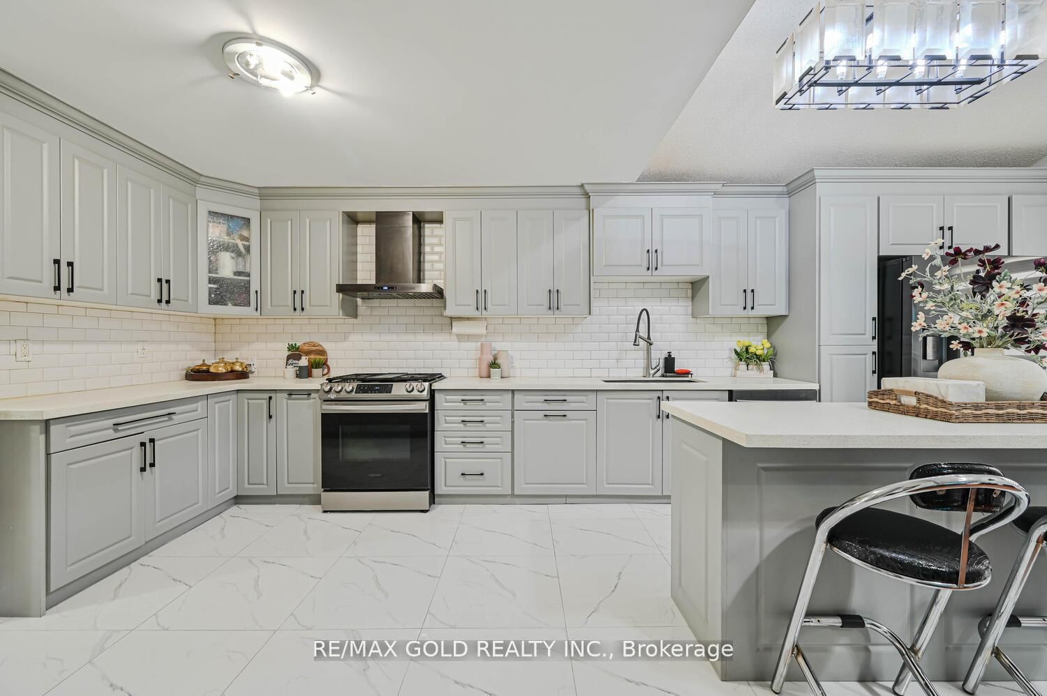 Detached House for sale at 111 Mint Leaf Boulevard, Brampton, Ontario, L6R 2Y9 - Sandringham-Wellington - MLS: W12232562
